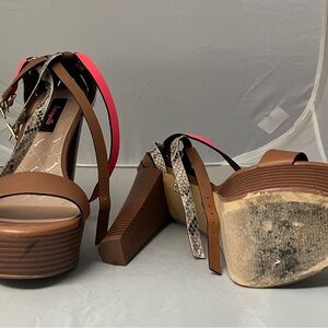 Betsey Johnson Brown and Pink Platform Shoes with Chunky Heel